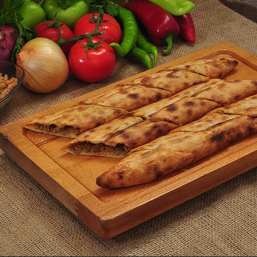 Kapalı Kıymalı Pide fotoğrafı